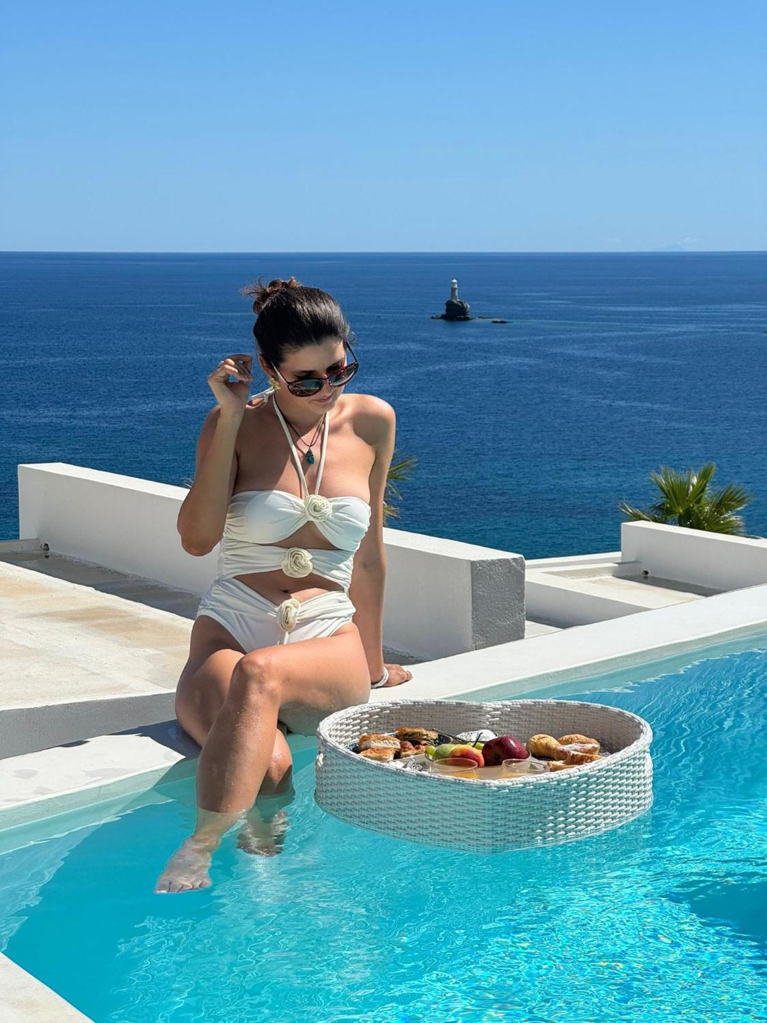 Golden Vista, Beachfront Suites By Explore Andros エクステリア 写真
