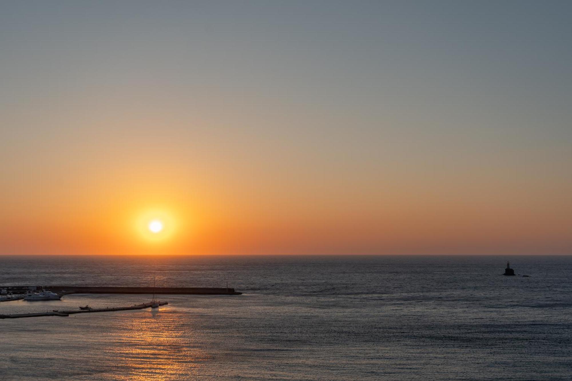 Golden Vista, Beachfront Suites By Explore Andros エクステリア 写真