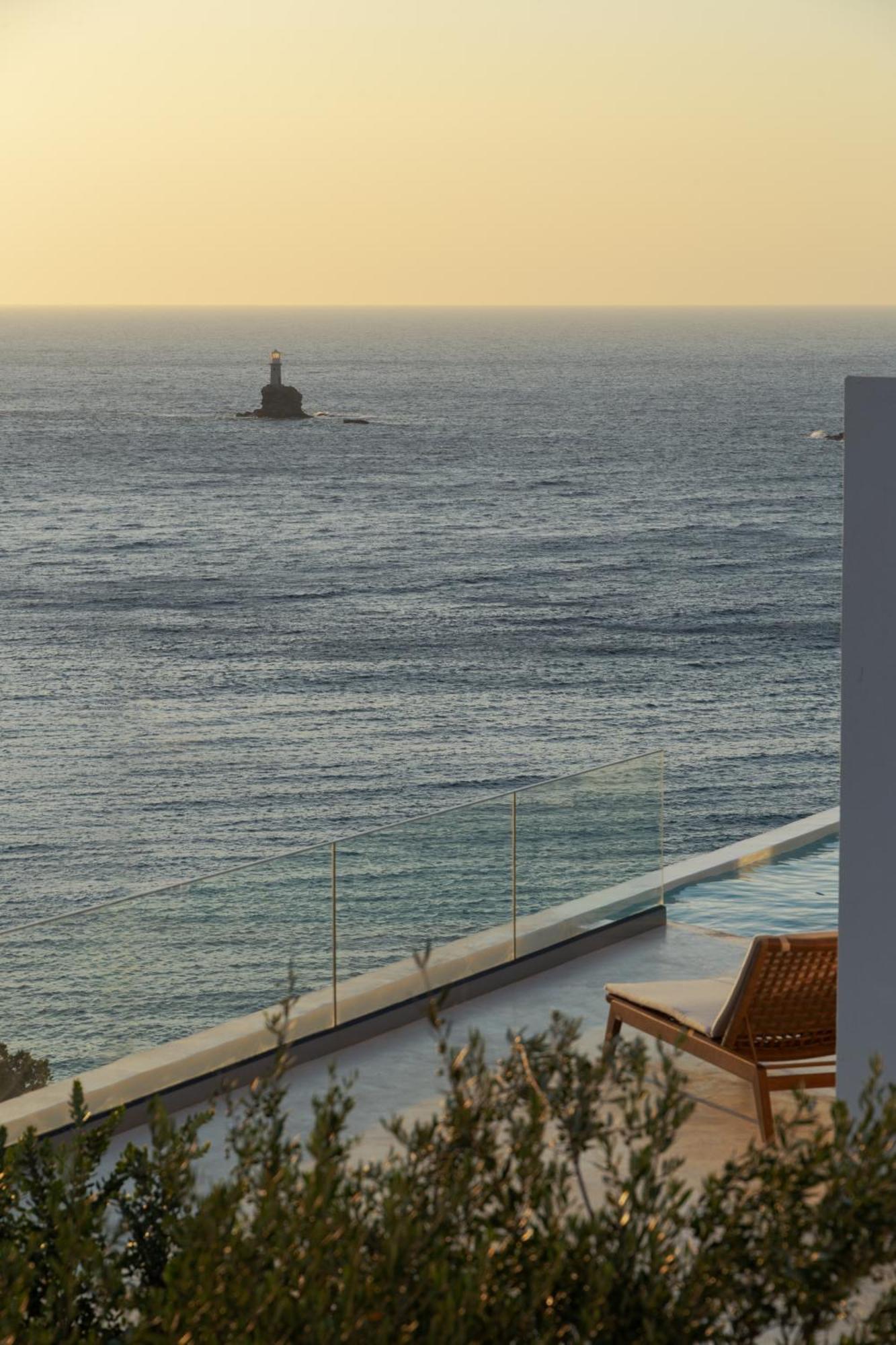 Golden Vista, Beachfront Suites By Explore Andros エクステリア 写真
